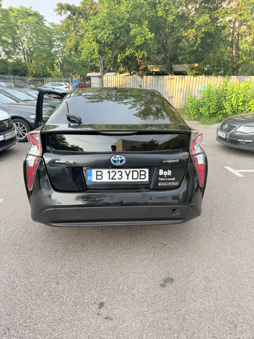 Toyota Prius 2017 98cp Benzină Hibrid — fotografia 1